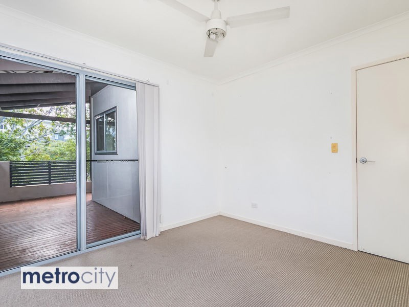 1/80-82 Clarence Road, Indooroopilly QLD 4068