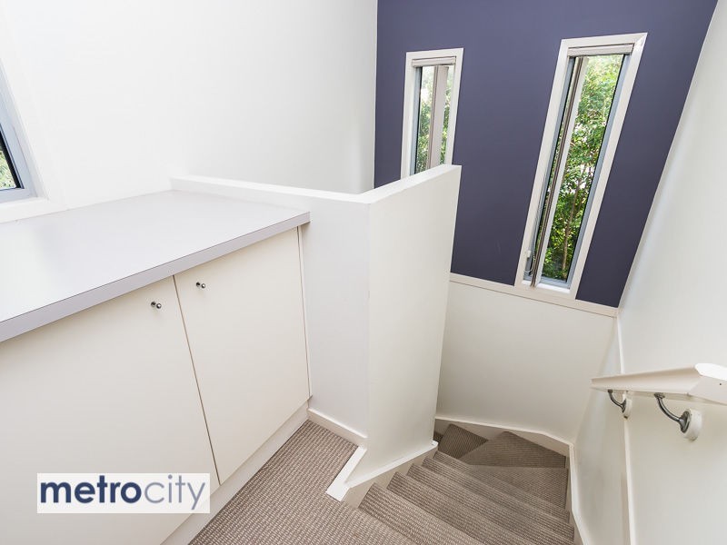 1/80-82 Clarence Road, Indooroopilly QLD 4068