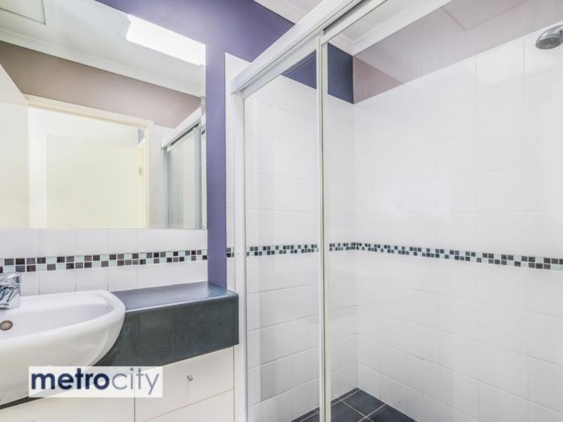 1/80-82 Clarence Road, Indooroopilly QLD 4068