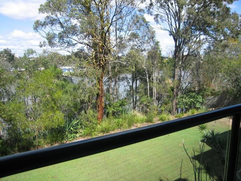 19 Dudley Street, Highgate Hill QLD 4101