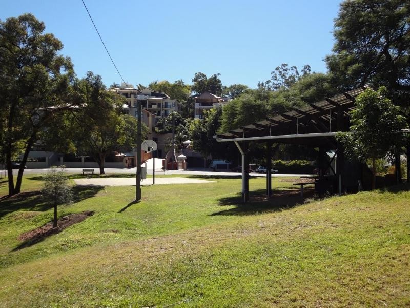 19 Dudley Street, Highgate Hill QLD 4101