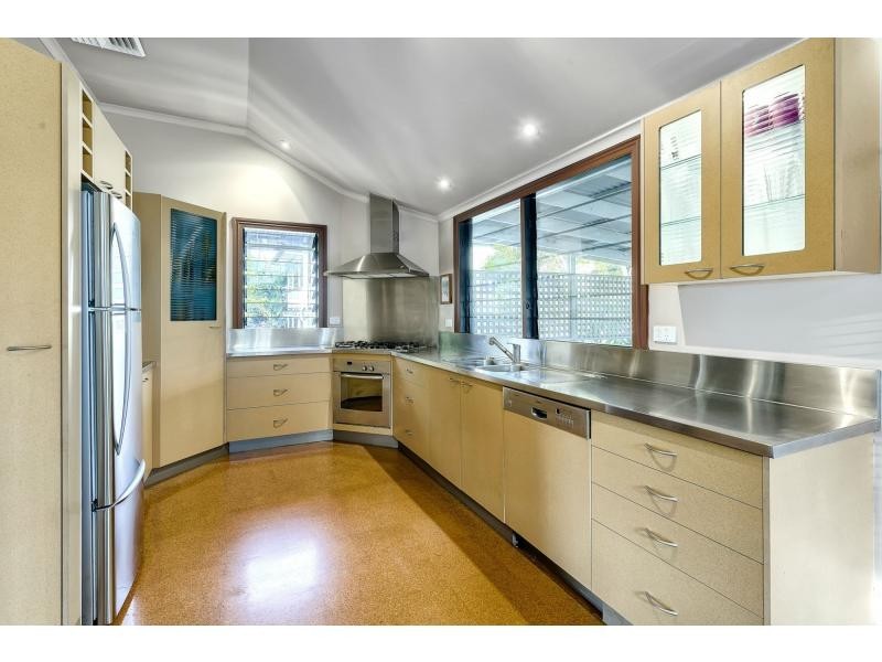 2 Raven Street, West End QLD 4101