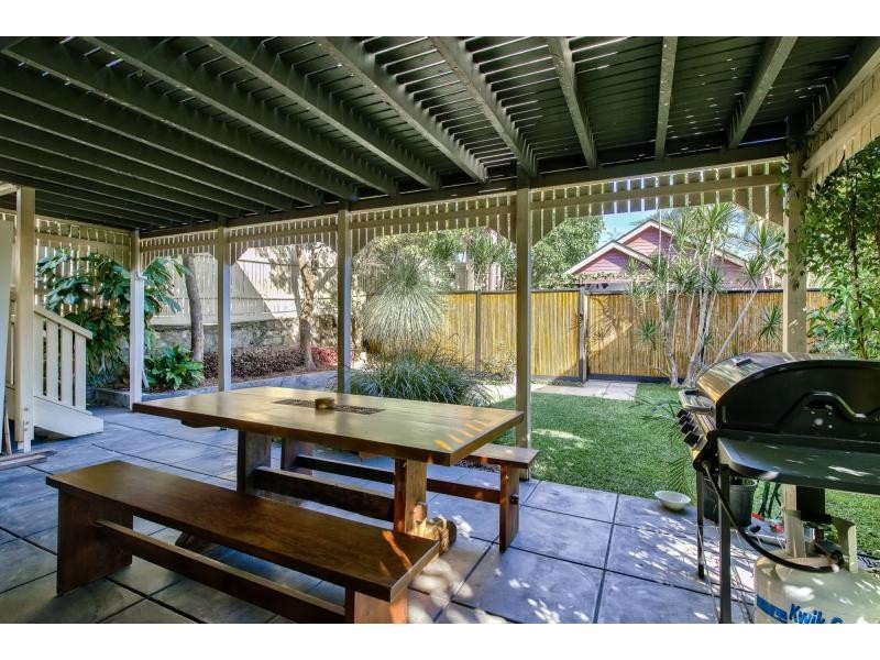 2 Raven Street, West End QLD 4101