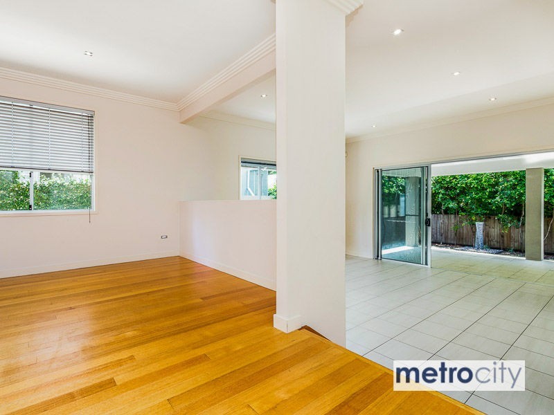 1 Lochaber Street, Dutton Park QLD 4102
