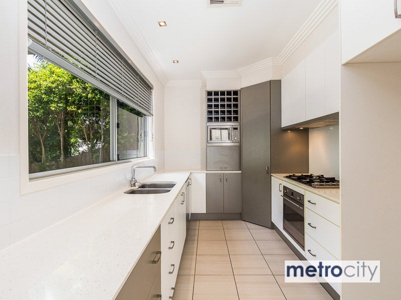 1 Lochaber Street, Dutton Park QLD 4102