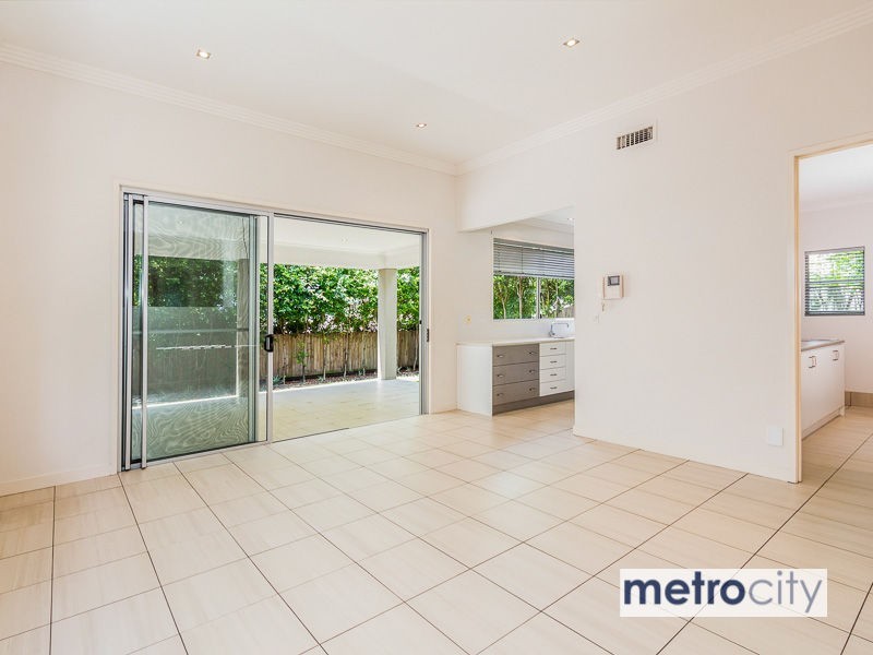 1 Lochaber Street, Dutton Park QLD 4102