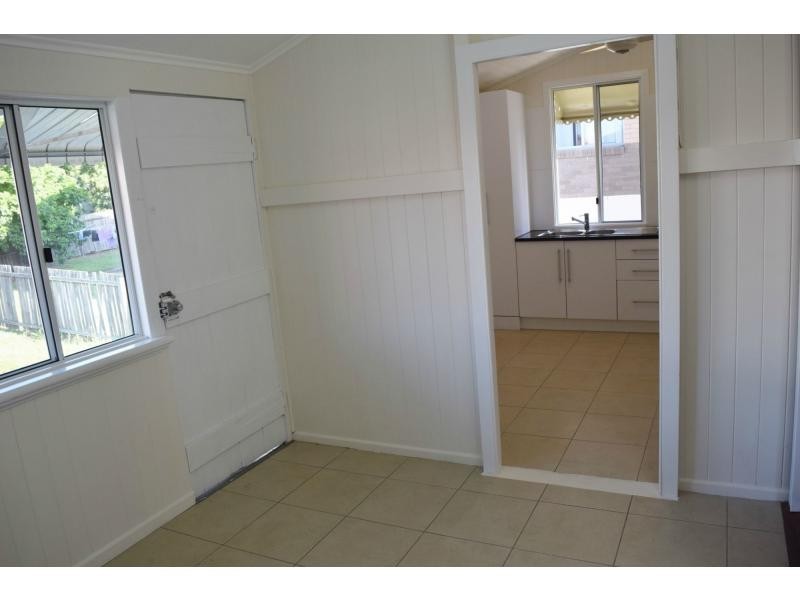 6 Cross Street, Fairfield QLD 4103