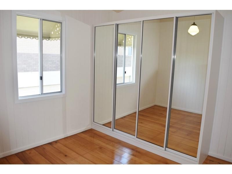 6 Cross Street, Fairfield QLD 4103