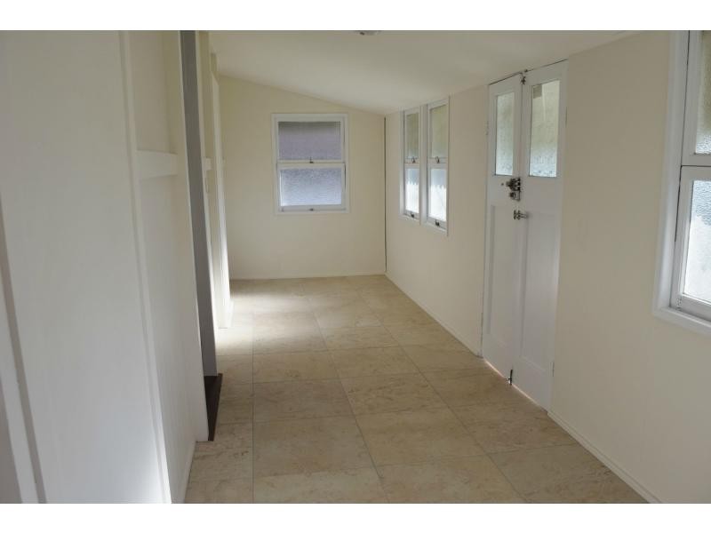 6 Cross Street, Fairfield QLD 4103