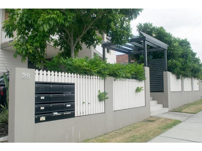 26-28 Bradley Avenue, Kedron QLD 4031