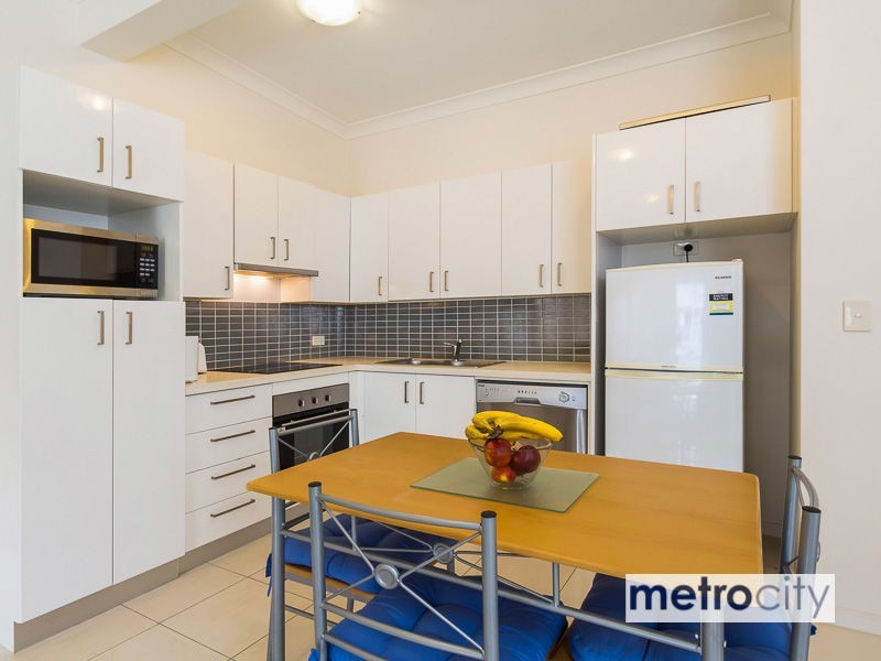 33/108 Nicholson Street, Greenslopes QLD 4120