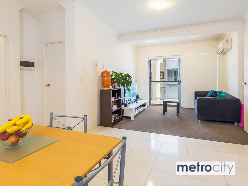 33/108 Nicholson Street, Greenslopes QLD 4120