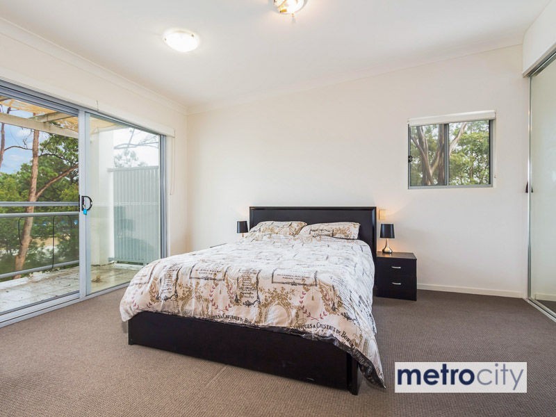 33/108 Nicholson Street, Greenslopes QLD 4120