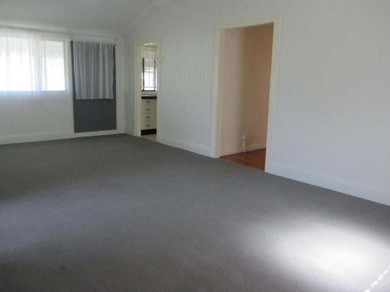 46 Wilkins Street West, Fairfield QLD 4103