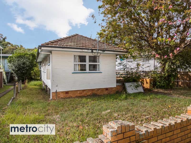 9 Quandong Street, Ashgrove QLD 4060