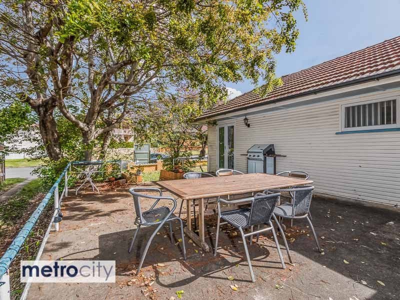 9 Quandong Street, Ashgrove QLD 4060