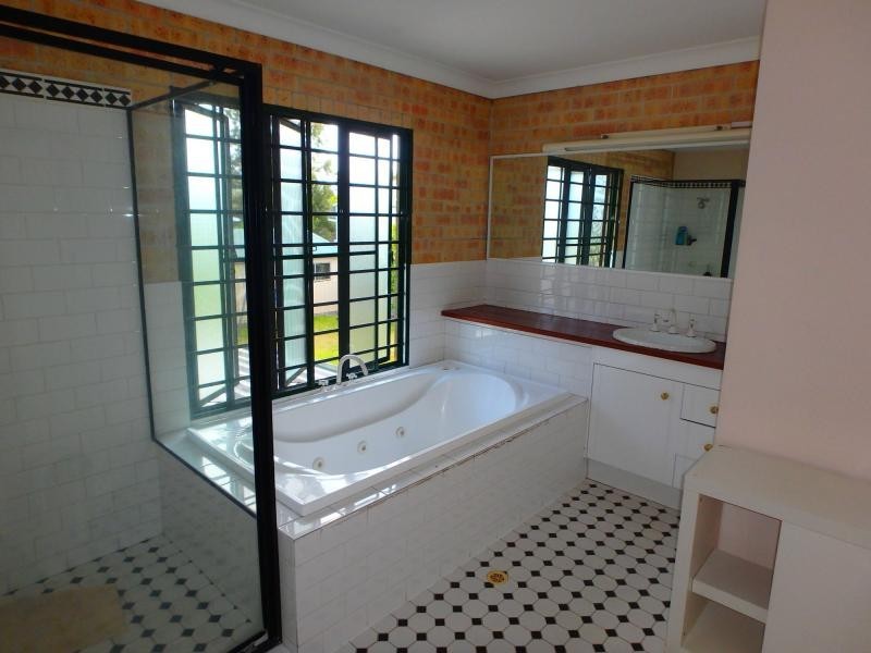 33 Brassey Street, Fairfield QLD 4103