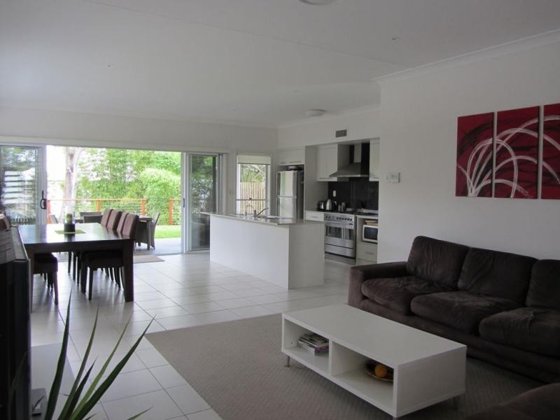 65 Newcastle Street, Fairfield QLD 4103