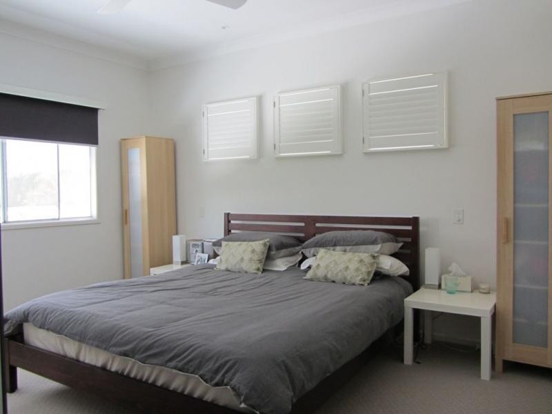 65 Newcastle Street, Fairfield QLD 4103