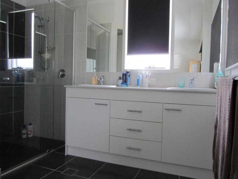 65 Newcastle Street, Fairfield QLD 4103