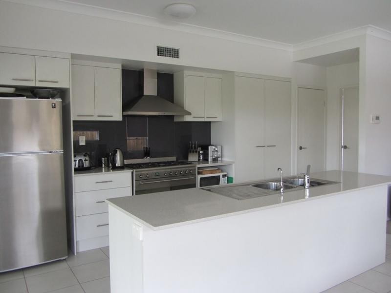 65 Newcastle Street, Fairfield QLD 4103