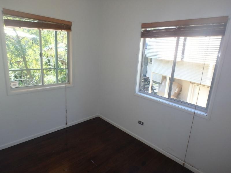 29 Russell Avenue, Norman Park QLD 4170