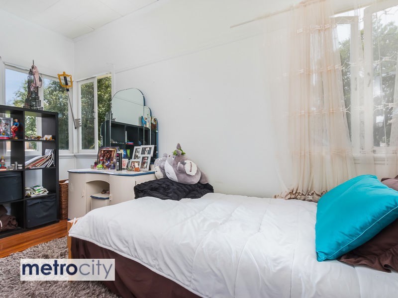 8 Eversley Terrace, Yeronga QLD 4104