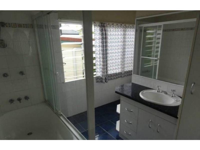 17 Tranters Avenue, Camp Hill QLD 4152