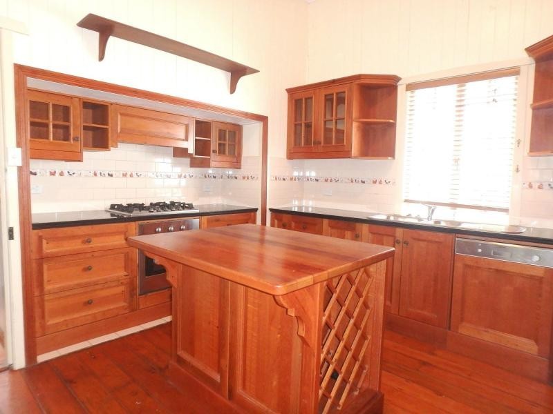 6 Fenton Street, Fairfield QLD 4103