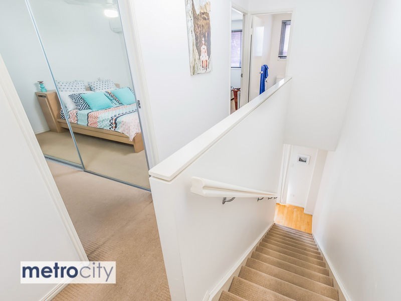 8/4 Elba Lane, Morningside QLD 4170