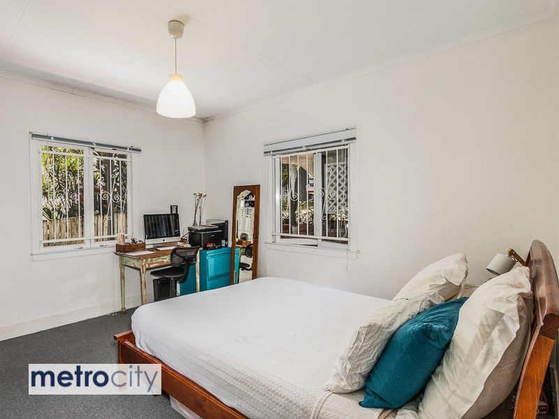 4/9 Lockhart Street, Woolloongabba QLD 4102