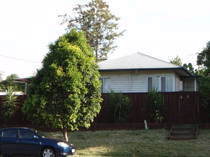 8 Hyde Road, Yeronga QLD 4104