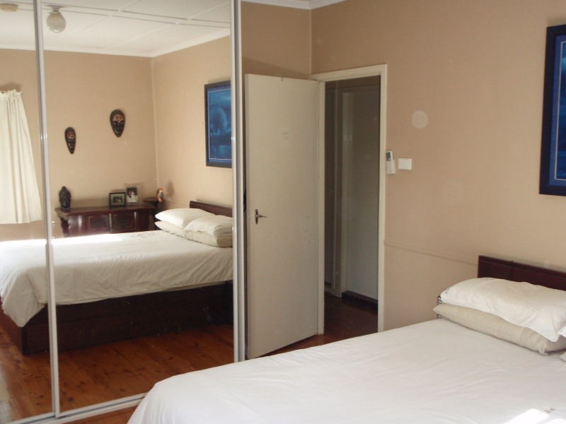 8 Hyde Road, Yeronga QLD 4104