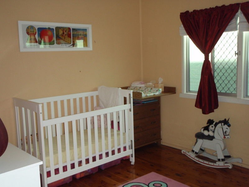 8 Hyde Road, Yeronga QLD 4104