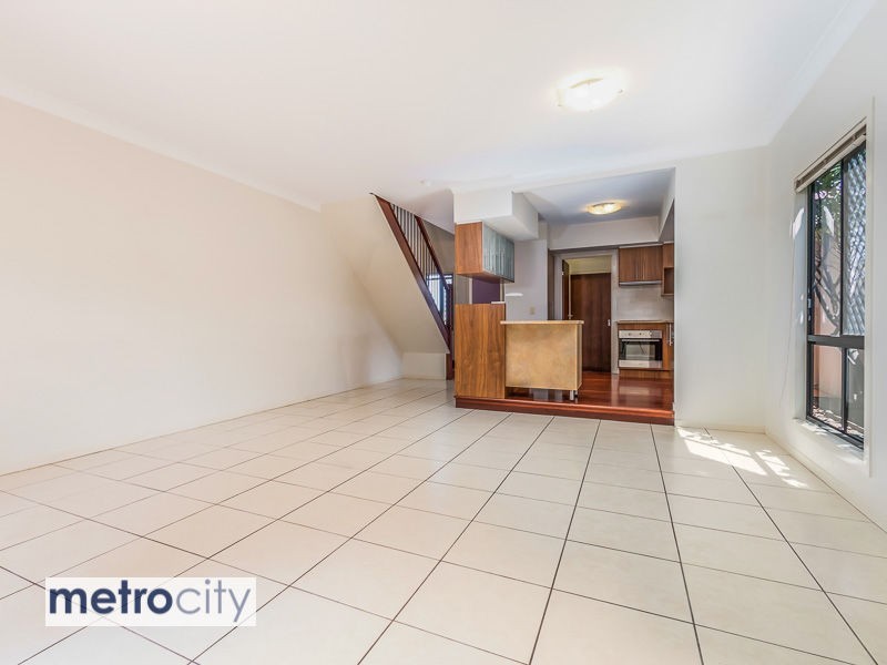 2/19 Western Avenue, Chermside QLD 4032