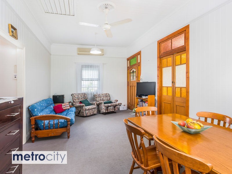 46 Wilkins Street  West, Fairfield QLD 4103