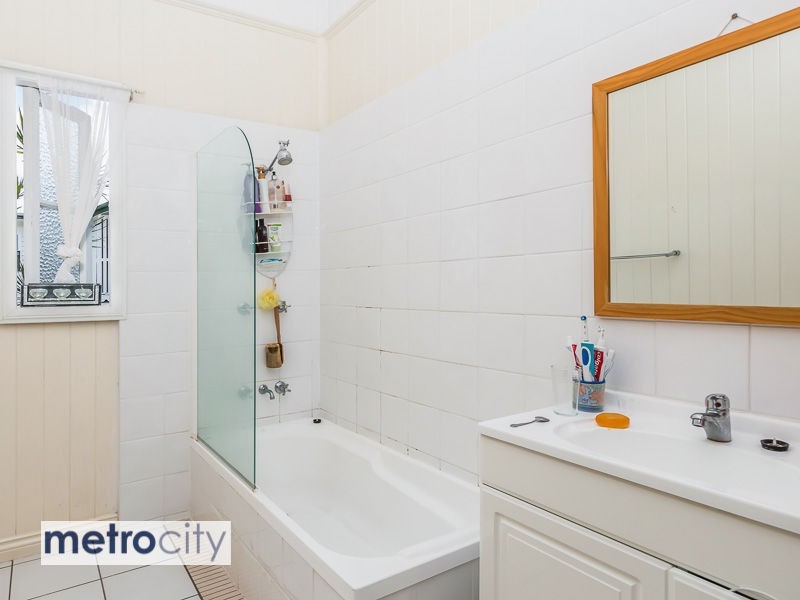 46 Wilkins Street  West, Fairfield QLD 4103