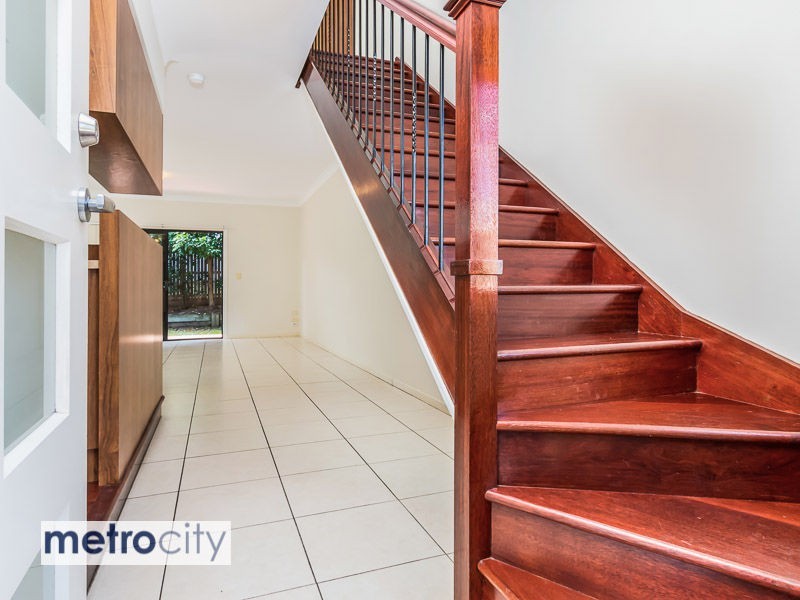 2/19 Western Avenue, Chermside QLD 4032