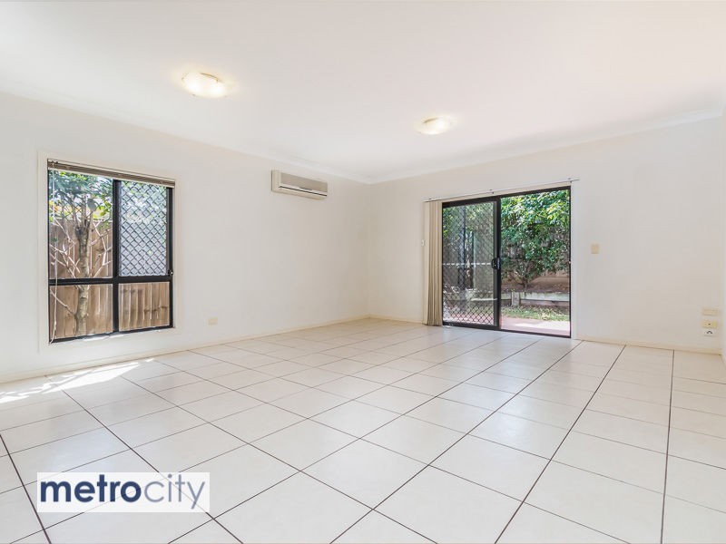 2/19 Western Avenue, Chermside QLD 4032
