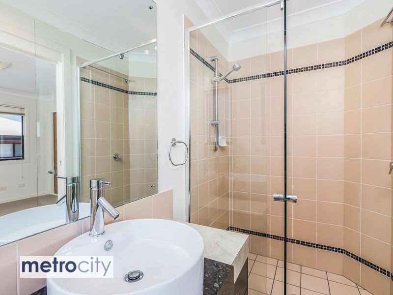 2/19 Western Avenue, Chermside QLD 4032