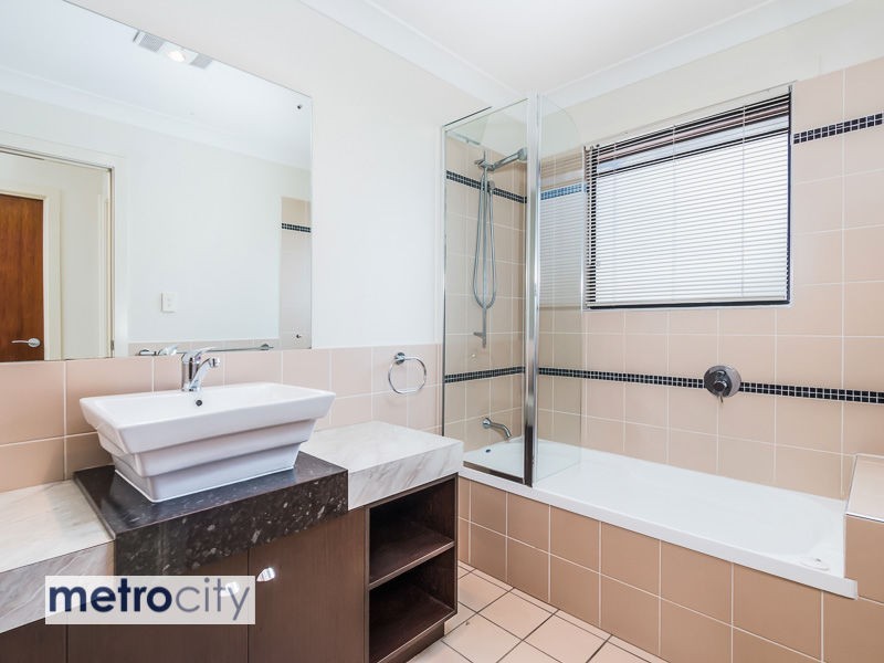 2/19 Western Avenue, Chermside QLD 4032