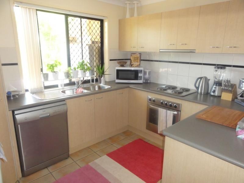 10 Rolle Street, Holland Park QLD 4121