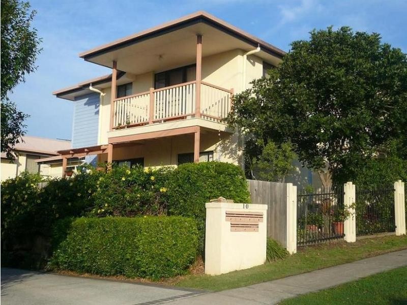 10 Rolle Street, Holland Park QLD 4121