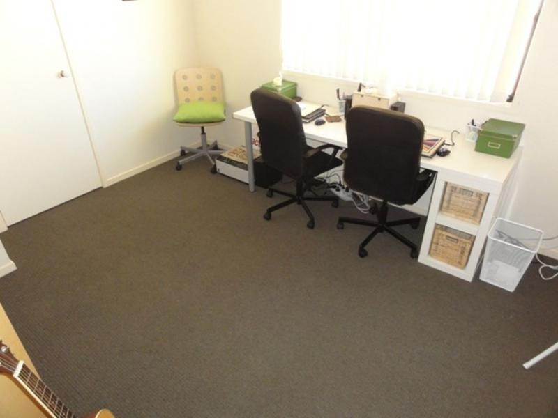 10 Rolle Street, Holland Park QLD 4121