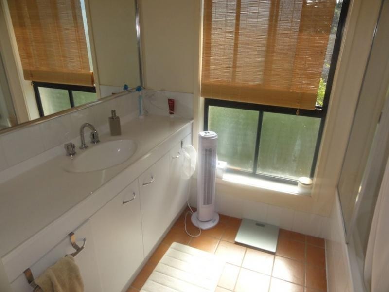 10 Rolle Street, Holland Park QLD 4121