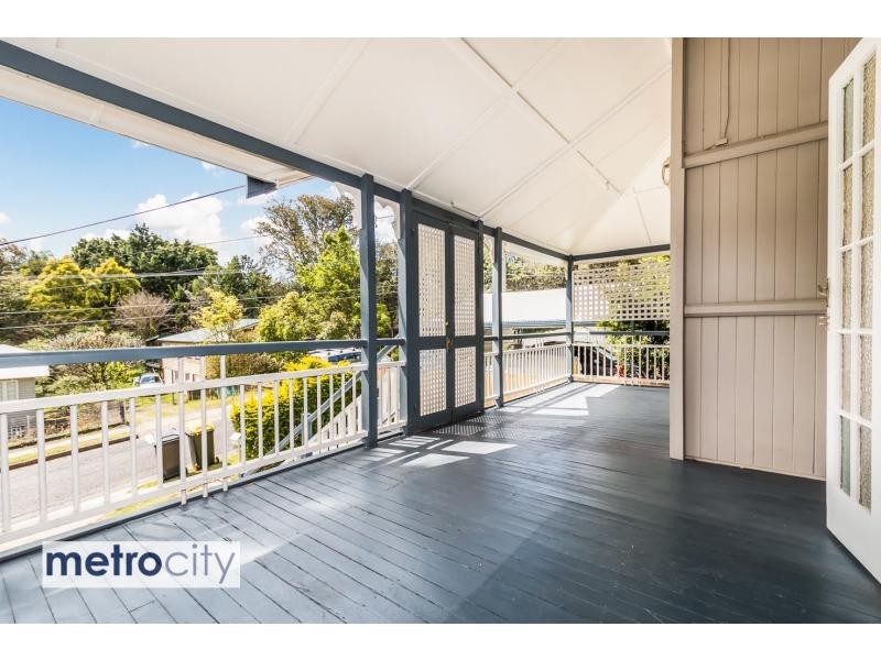 6 Fenton Street, Fairfield QLD 4103