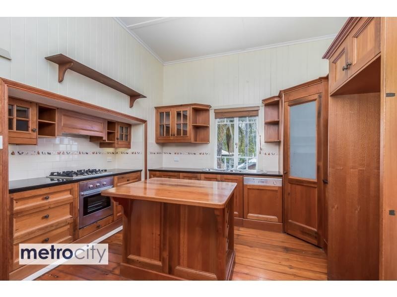 6 Fenton Street, Fairfield QLD 4103