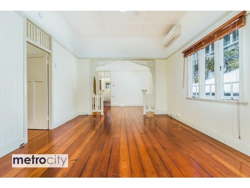 6 Fenton Street, Fairfield QLD 4103
