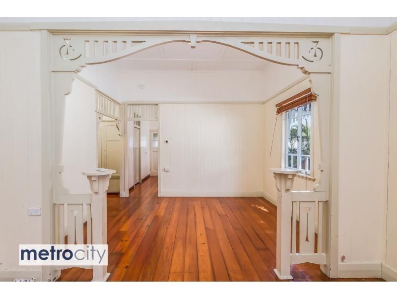 6 Fenton Street, Fairfield QLD 4103