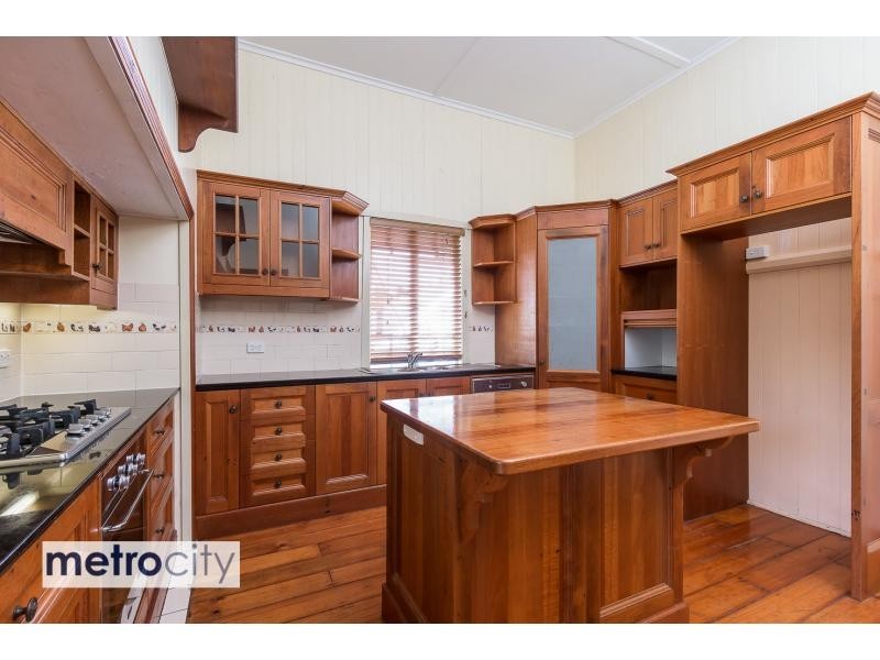 6 Fenton Street, Fairfield QLD 4103